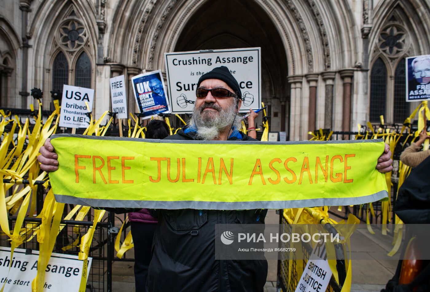 Акция в поддержку Д. Ассанжа в Лондоне