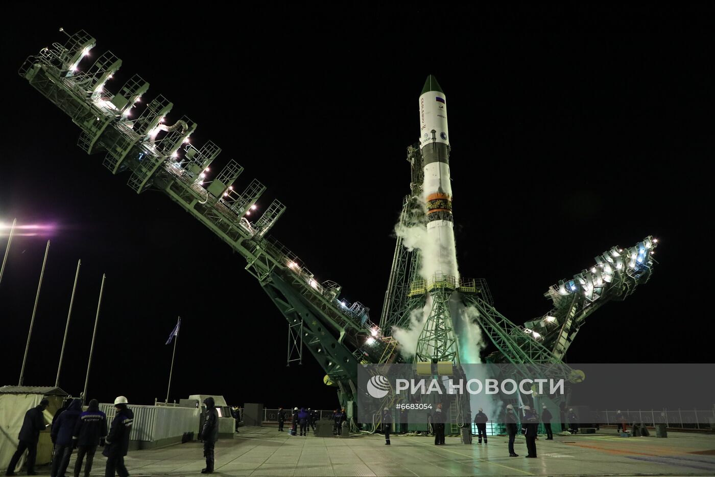 Запуск грузового корабля "Прогресс МС-18" с космодрома Байконур 