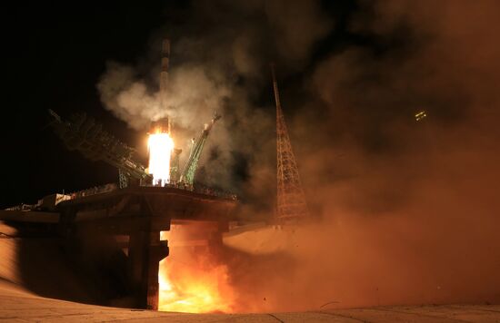 Запуск грузового корабля "Прогресс МС-18" с космодрома Байконур 