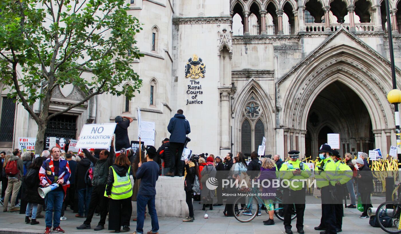 Акция в поддержку Д. Ассанжа в Лондоне