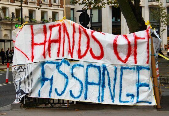 Акция в поддержку Д. Ассанжа в Лондоне