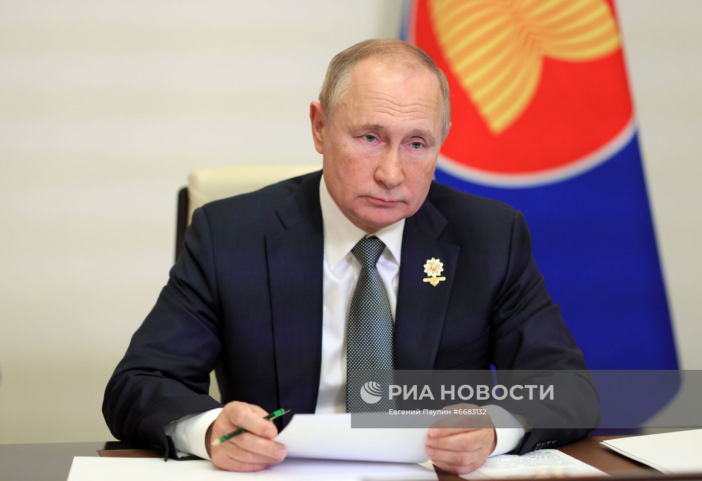 Президент РФ В. Путин принял участие в саммите Россия - АСЕАН