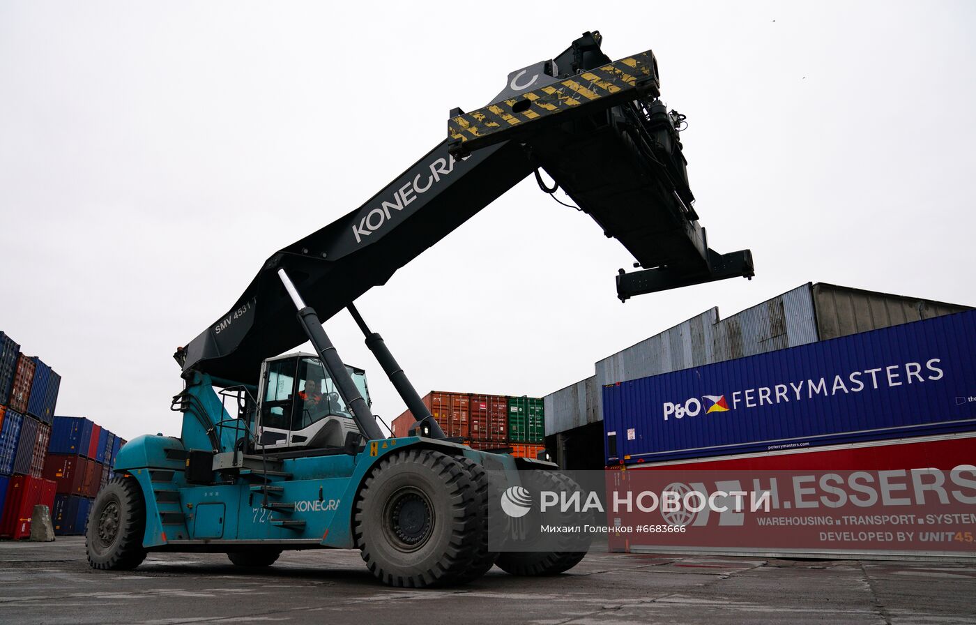 Работа таможни в Морском порту им. Н. Хазова в Калининграде