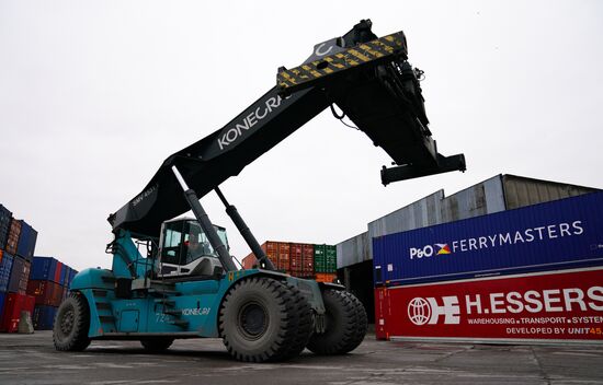 Работа таможни в Морском порту им. Н. Хазова в Калининграде