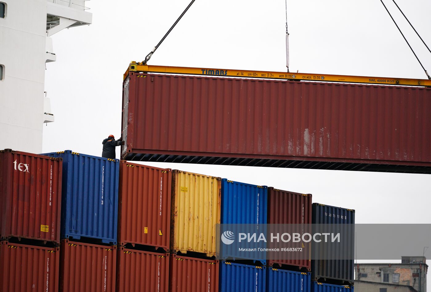 Работа таможни в Морском порту им. Н. Хазова в Калининграде