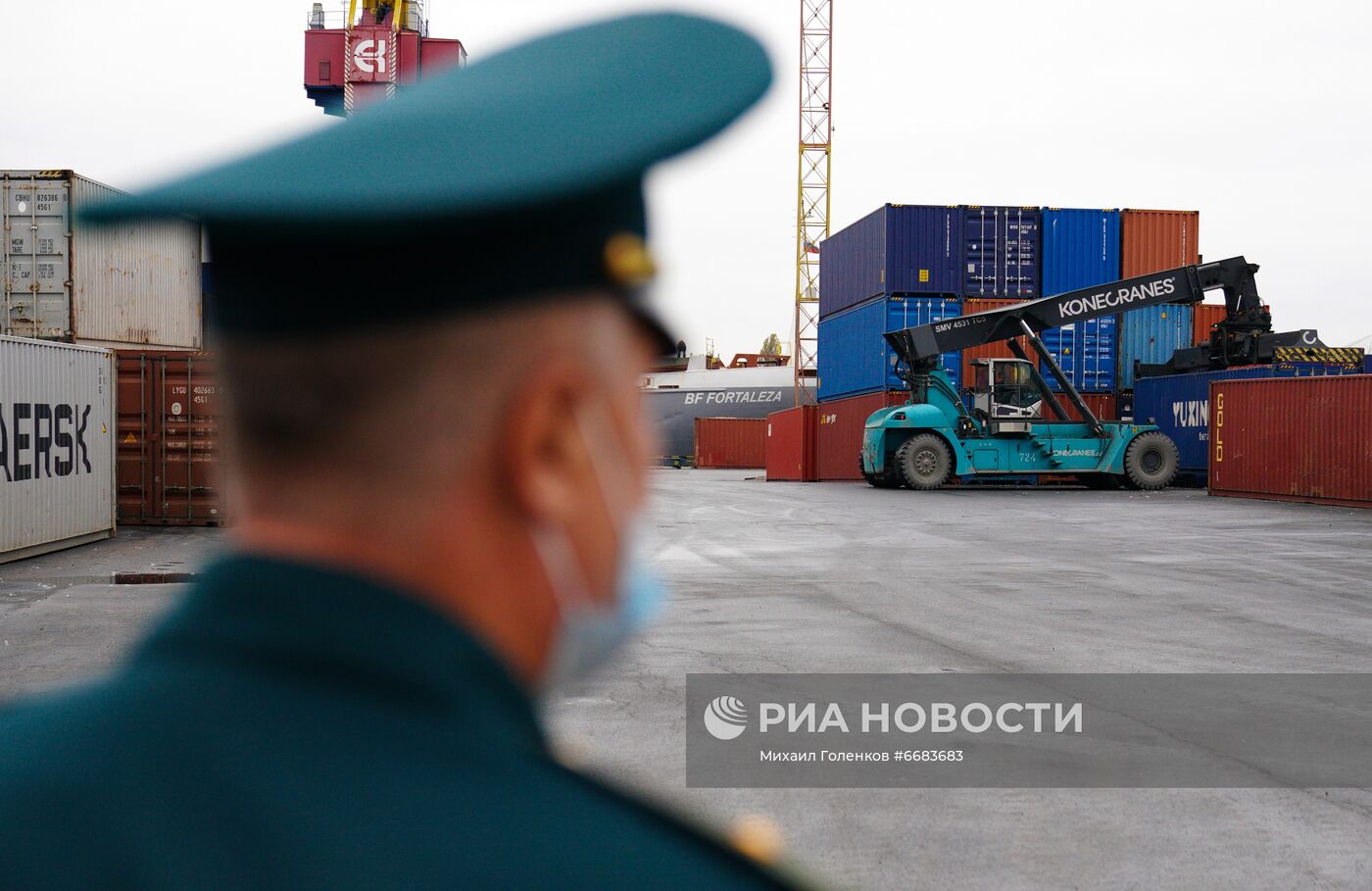 Работа таможни в Морском порту им. Н. Хазова в Калининграде