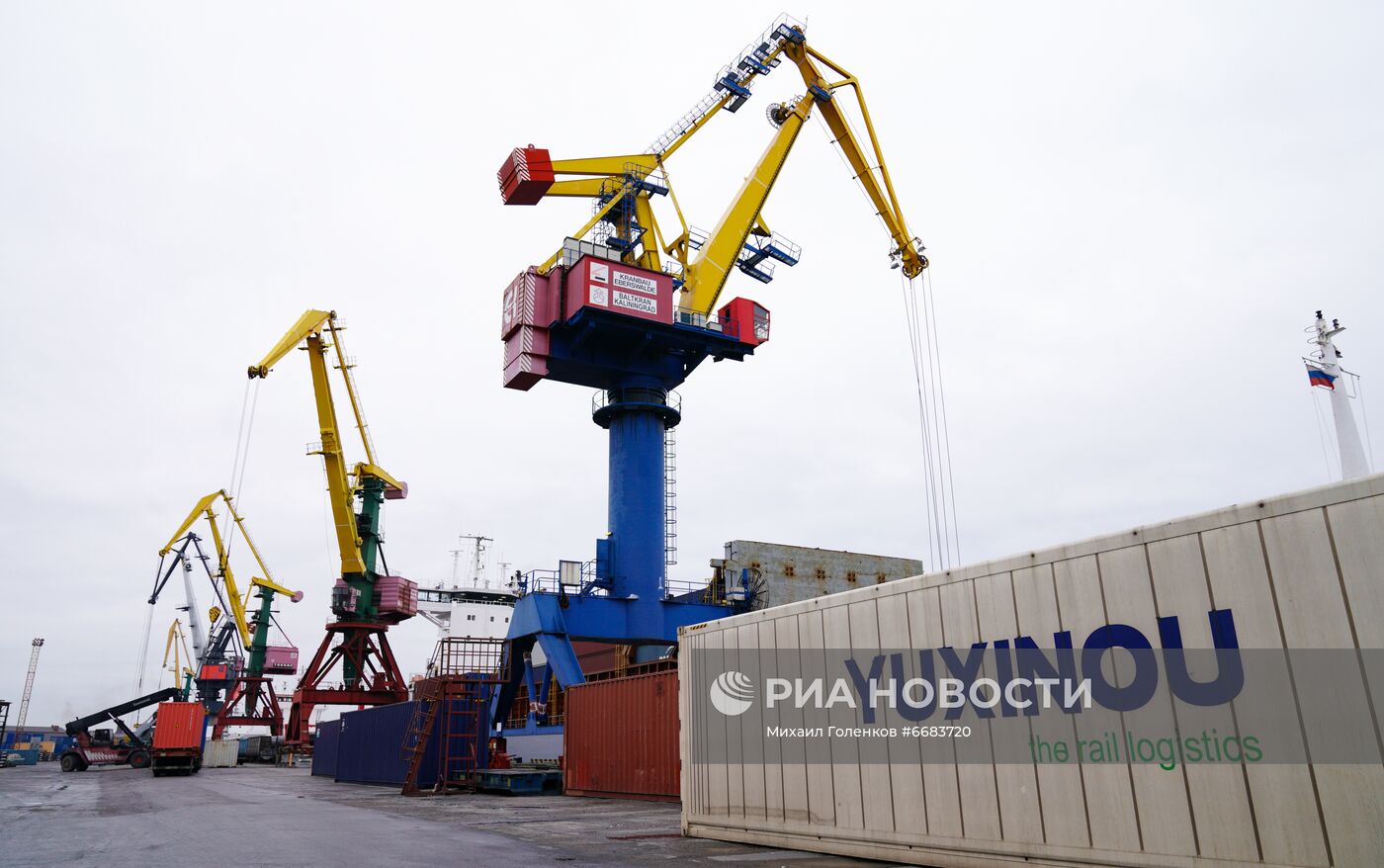 Работа таможни в Морском порту им. Н. Хазова в Калининграде