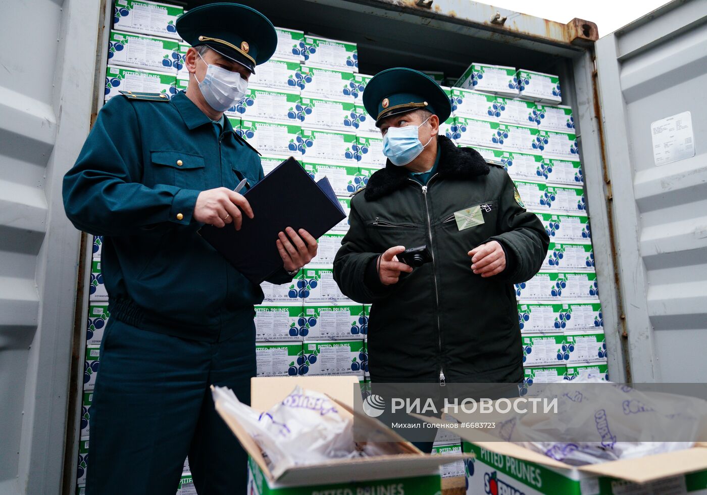 Работа таможни в Морском порту им. Н. Хазова в Калининграде