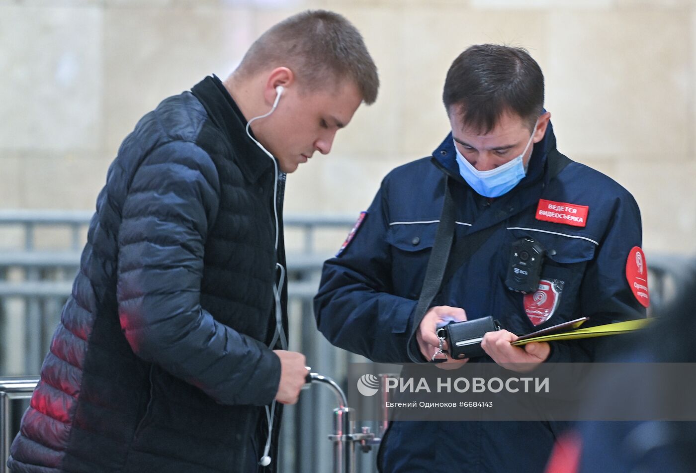 Контроль соблюдения масочного режима в общественном транспорте Москвы