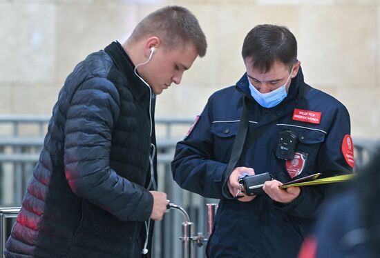 Контроль соблюдения масочного режима в общественном транспорте Москвы