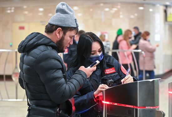 Контроль соблюдения масочного режима в общественном транспорте Москвы