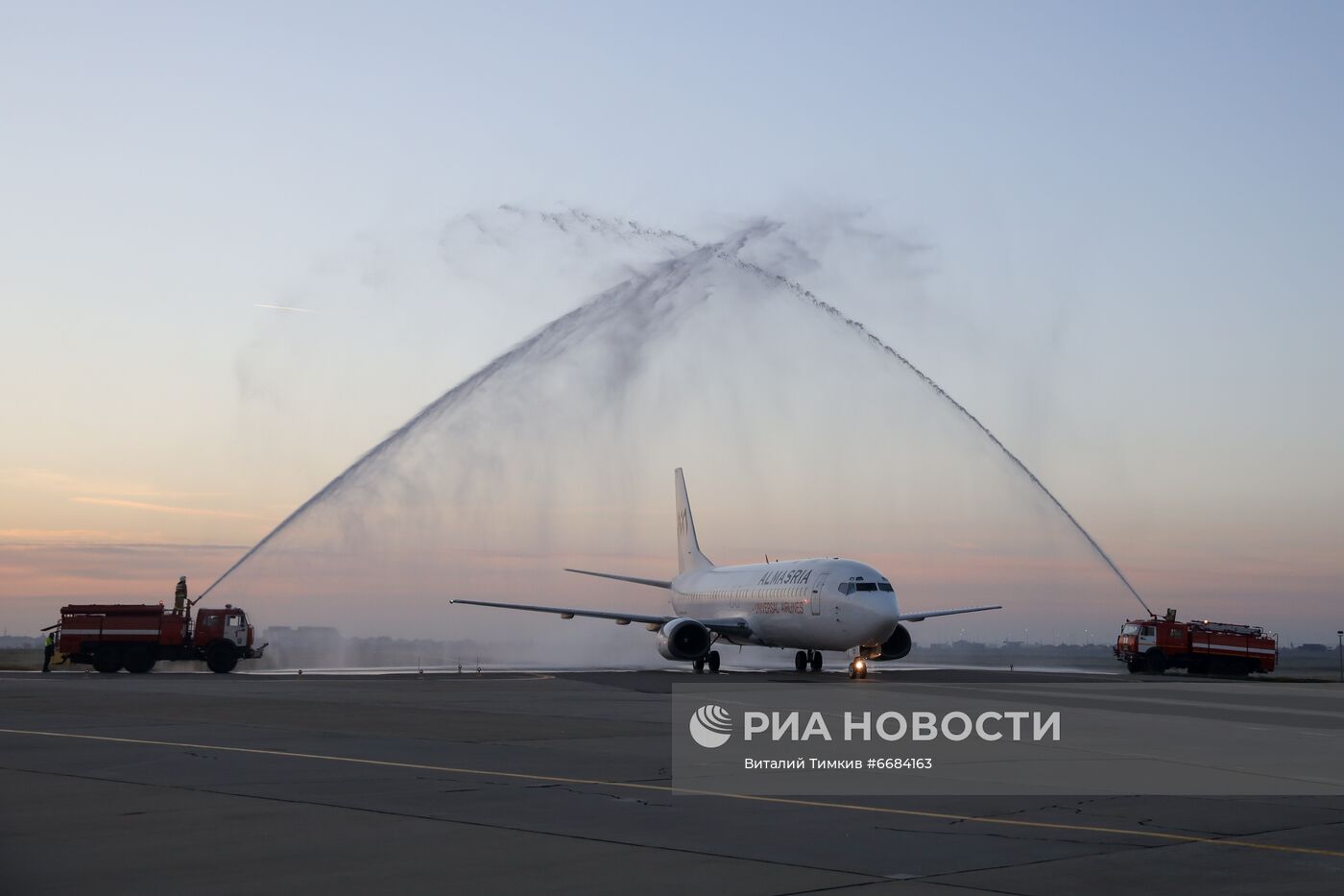 Встреча первого рейса авиакомпании Almasria Universal Airlines из Шарм-эль-Шейха в Краснодаре