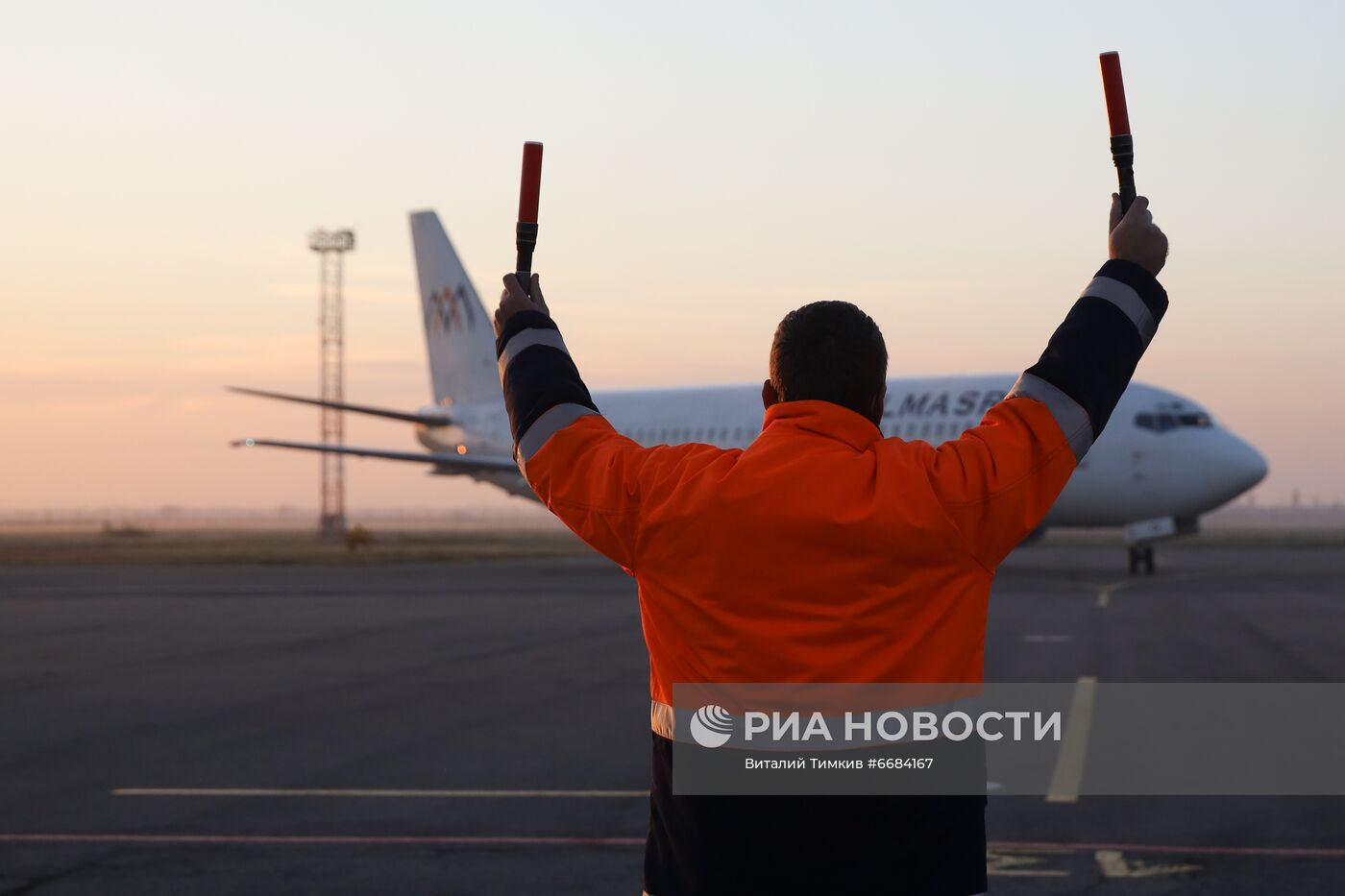 Встреча первого рейса авиакомпании Almasria Universal Airlines из Шарм-эль-Шейха в Краснодаре