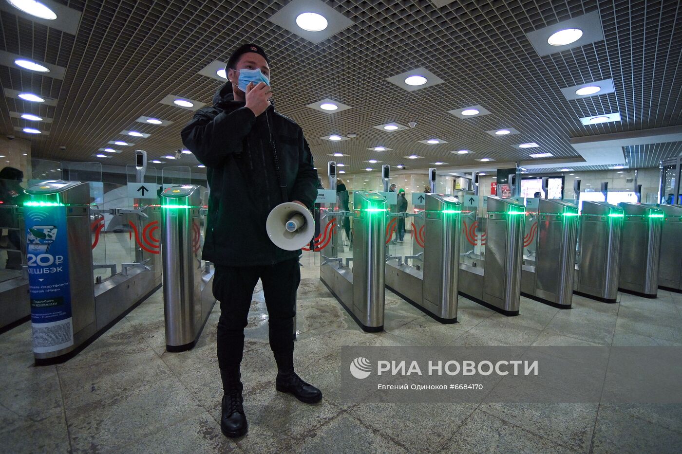 Контроль соблюдения масочного режима в общественном транспорте Москвы