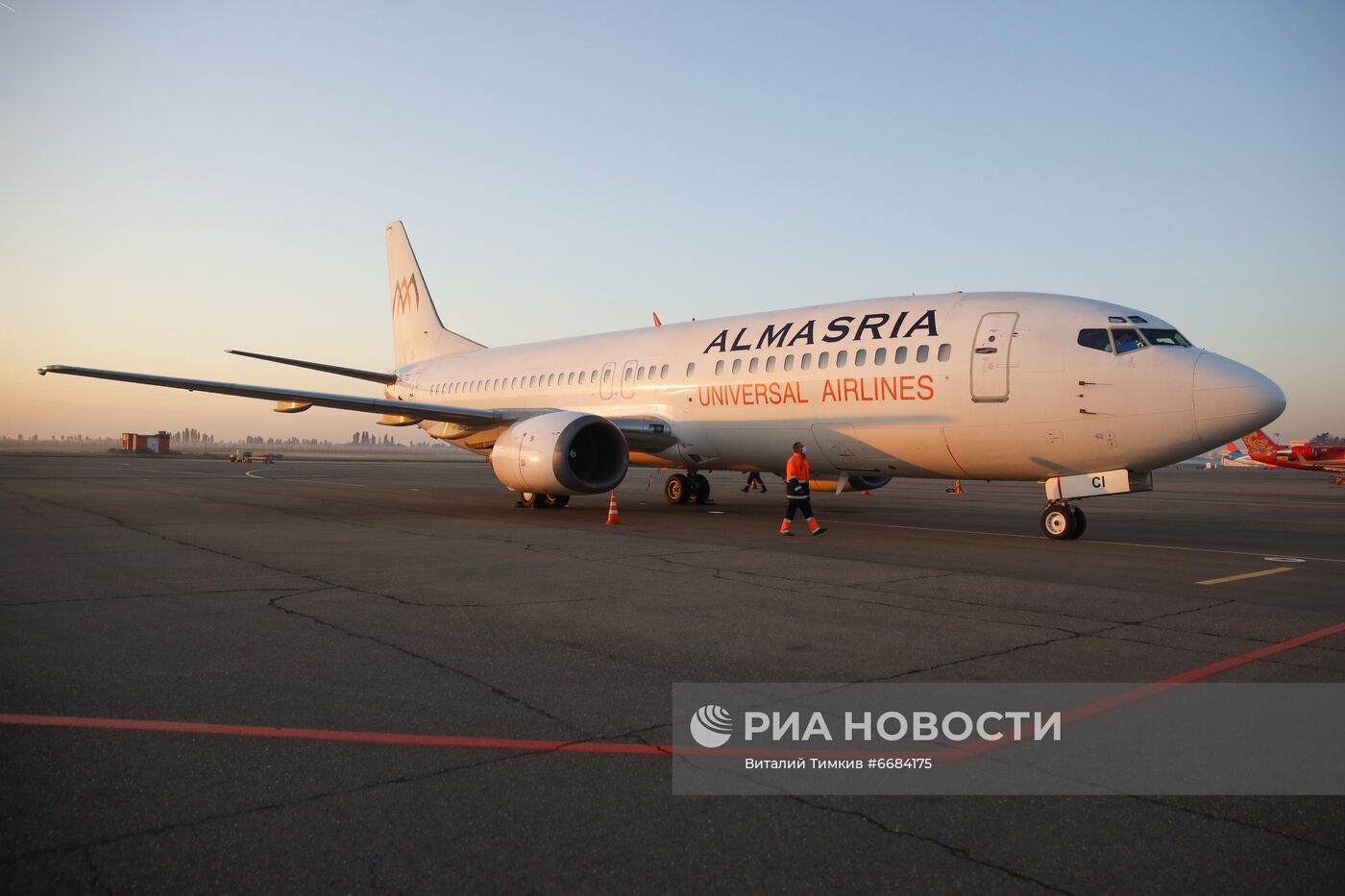 Встреча первого рейса авиакомпании Almasria Universal Airlines из Шарм-эль-Шейха в Краснодаре