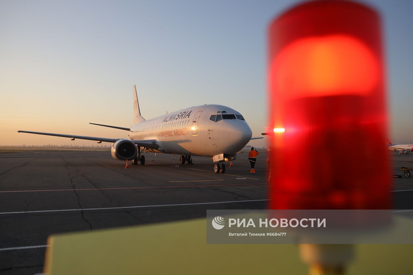 Встреча первого рейса авиакомпании Almasria Universal Airlines из Шарм-эль-Шейха в Краснодаре