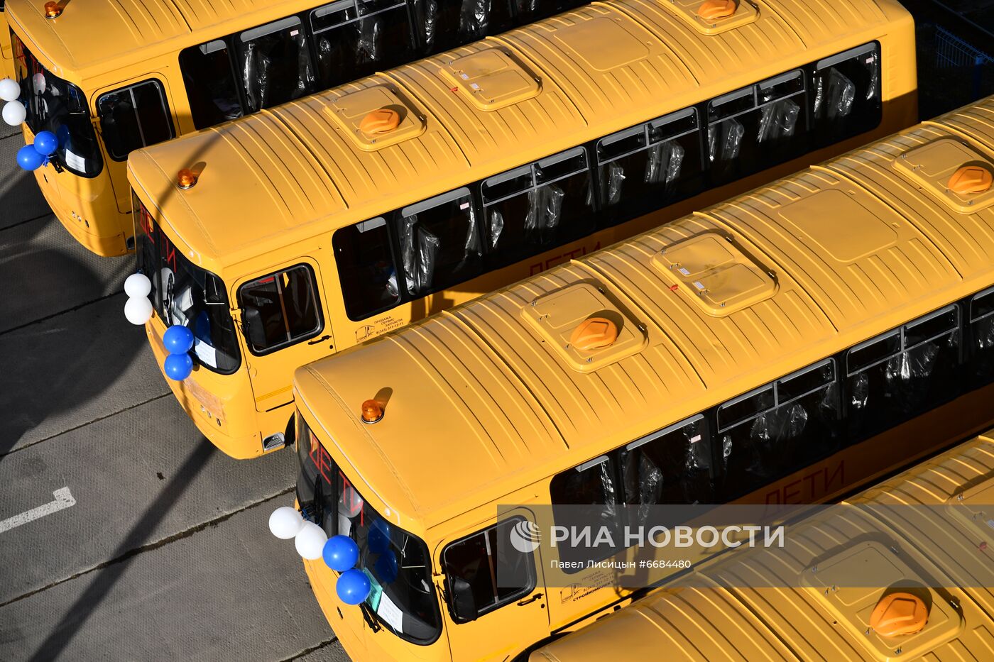 Передача школьных автобусов правительством Екатеринбурга муниципалитетам Свердловской области