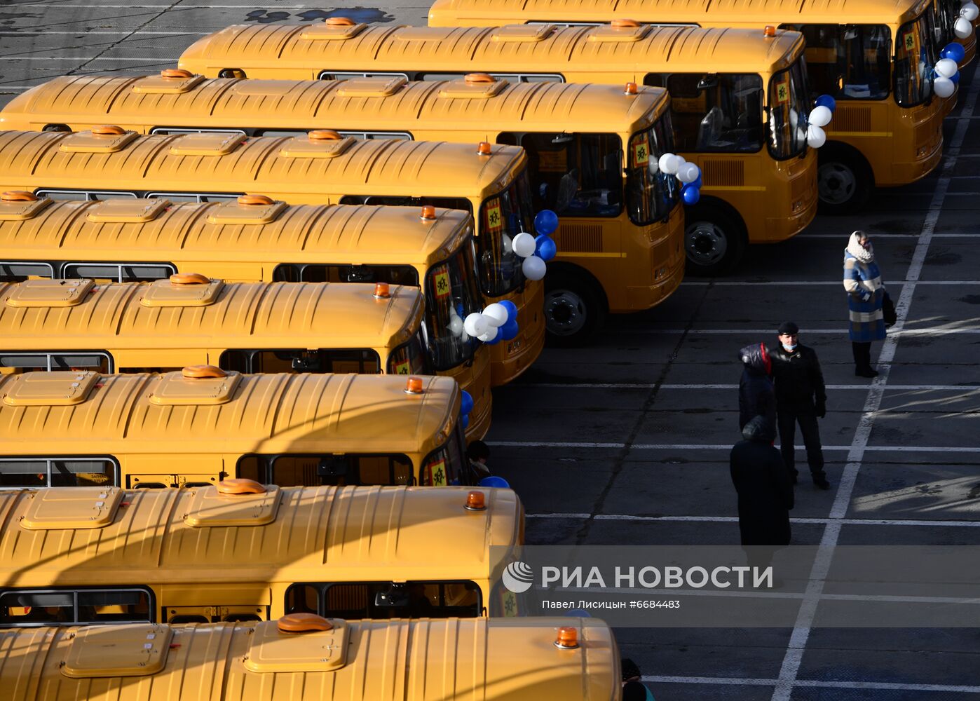 Передача школьных автобусов правительством Екатеринбурга муниципалитетам Свердловской области