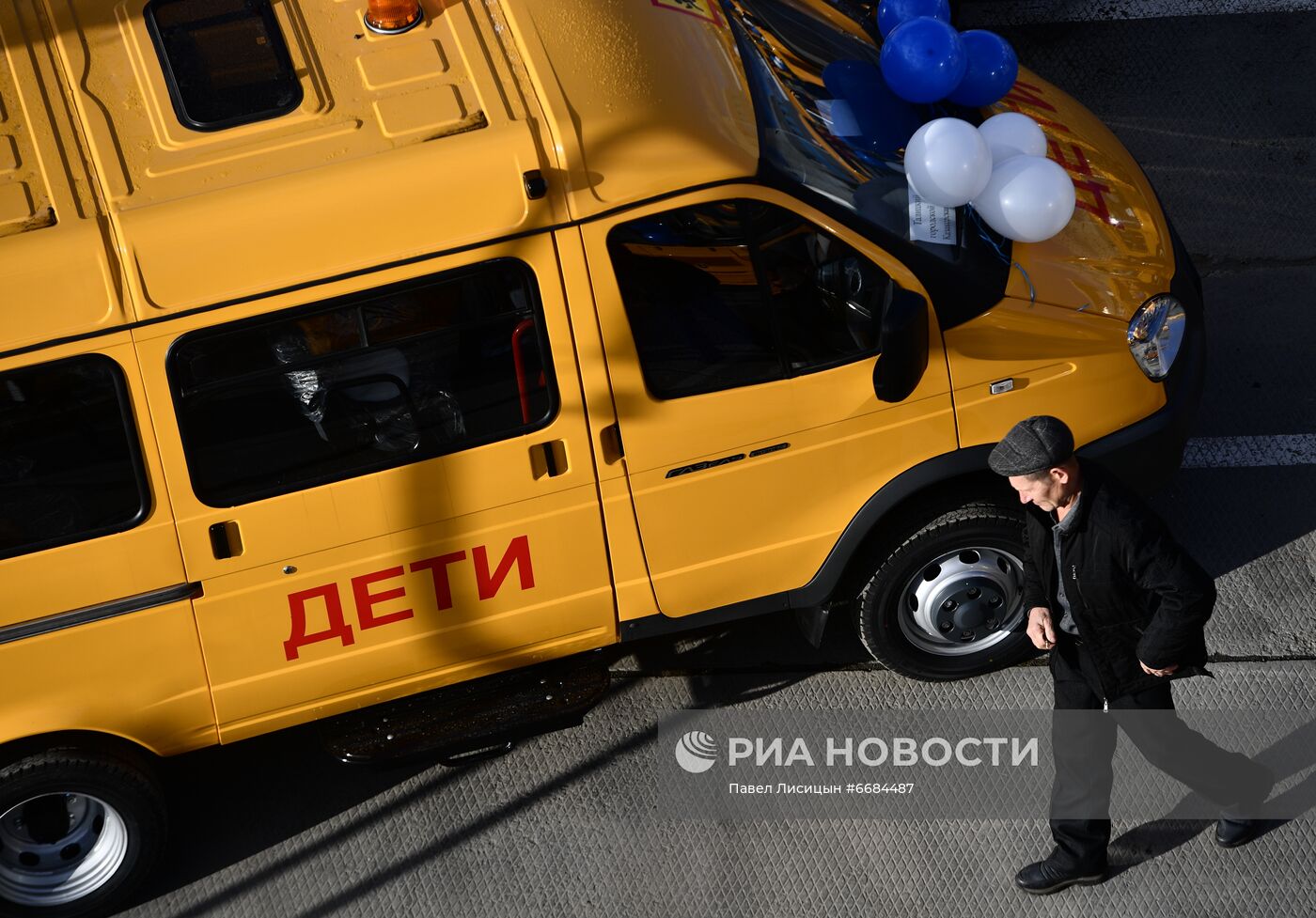 Передача школьных автобусов правительством Екатеринбурга муниципалитетам Свердловской области