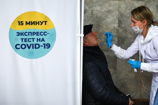 В метро Москвы открылись пункты экспресс-тестирования на COVID-19