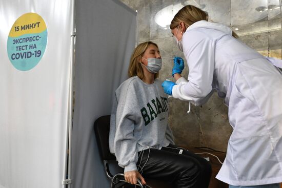 В метро Москвы открылись пункты экспресс-тестирования на COVID-19