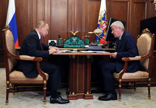 Президент РФ В. Путин встретился с директором Росфинмониторинга Ю. Чиханчиным