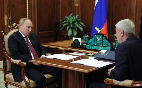 Президент РФ В. Путин встретился с директором Росфинмониторинга Ю. Чиханчиным