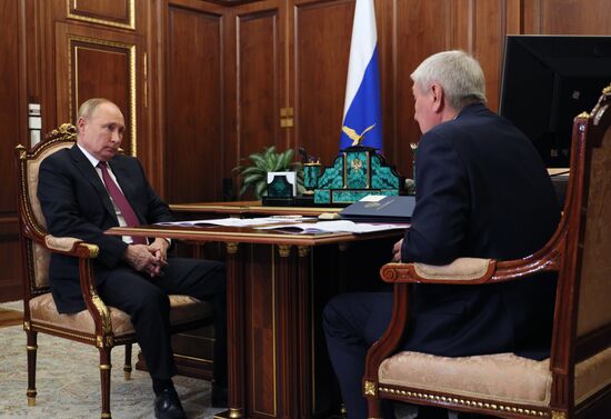 Президент РФ В. Путин встретился с директором Росфинмониторинга Ю. Чиханчиным