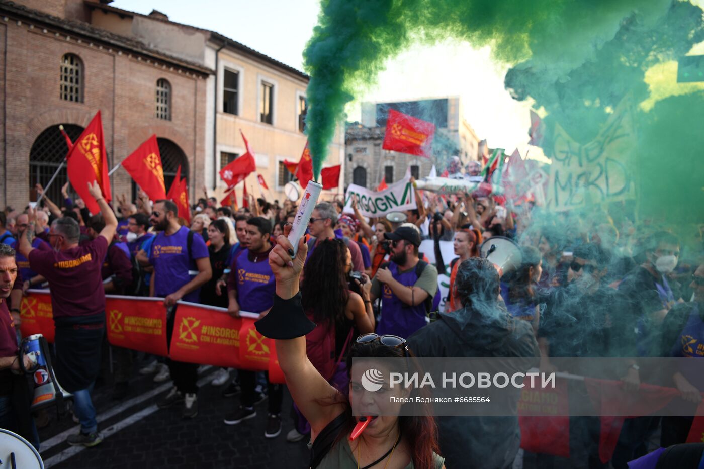 Акция протеста в Риме, приуроченная к саммиту G20