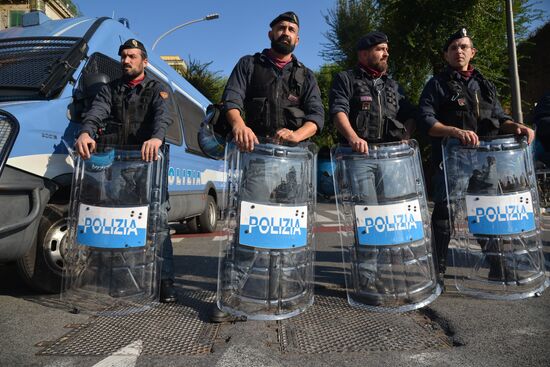 Акция протеста в Риме, приуроченная к саммиту G20