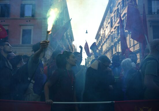 Акция протеста в Риме, приуроченная к саммиту G20