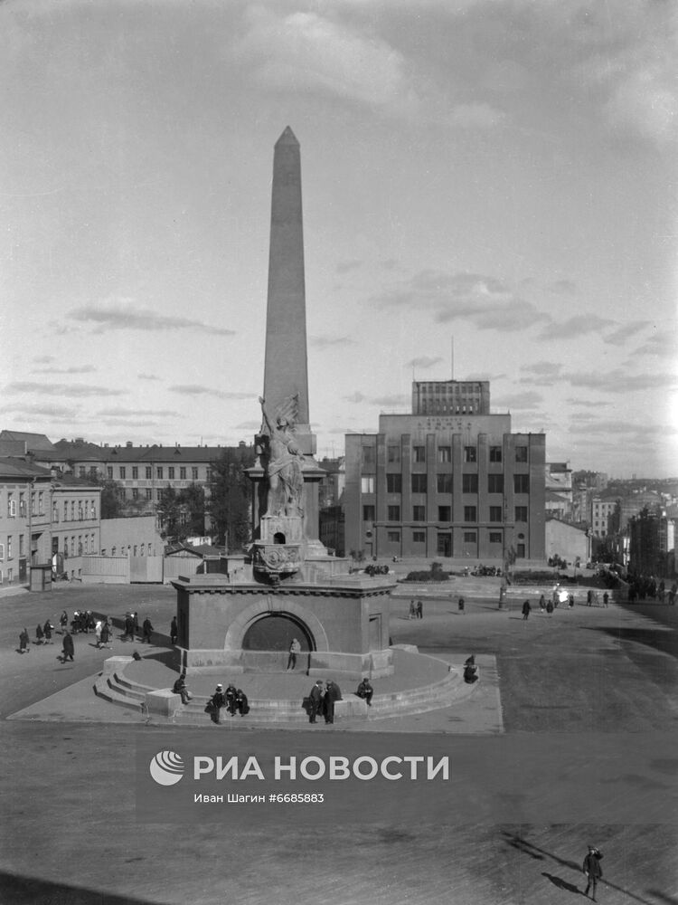 Монумент советской конституции