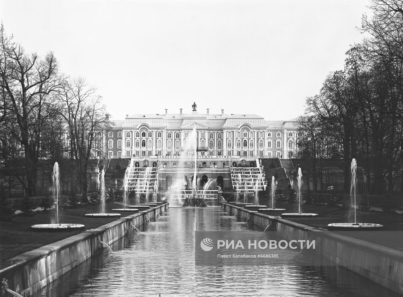 Дворцово-парковый ансамбль Петродворца