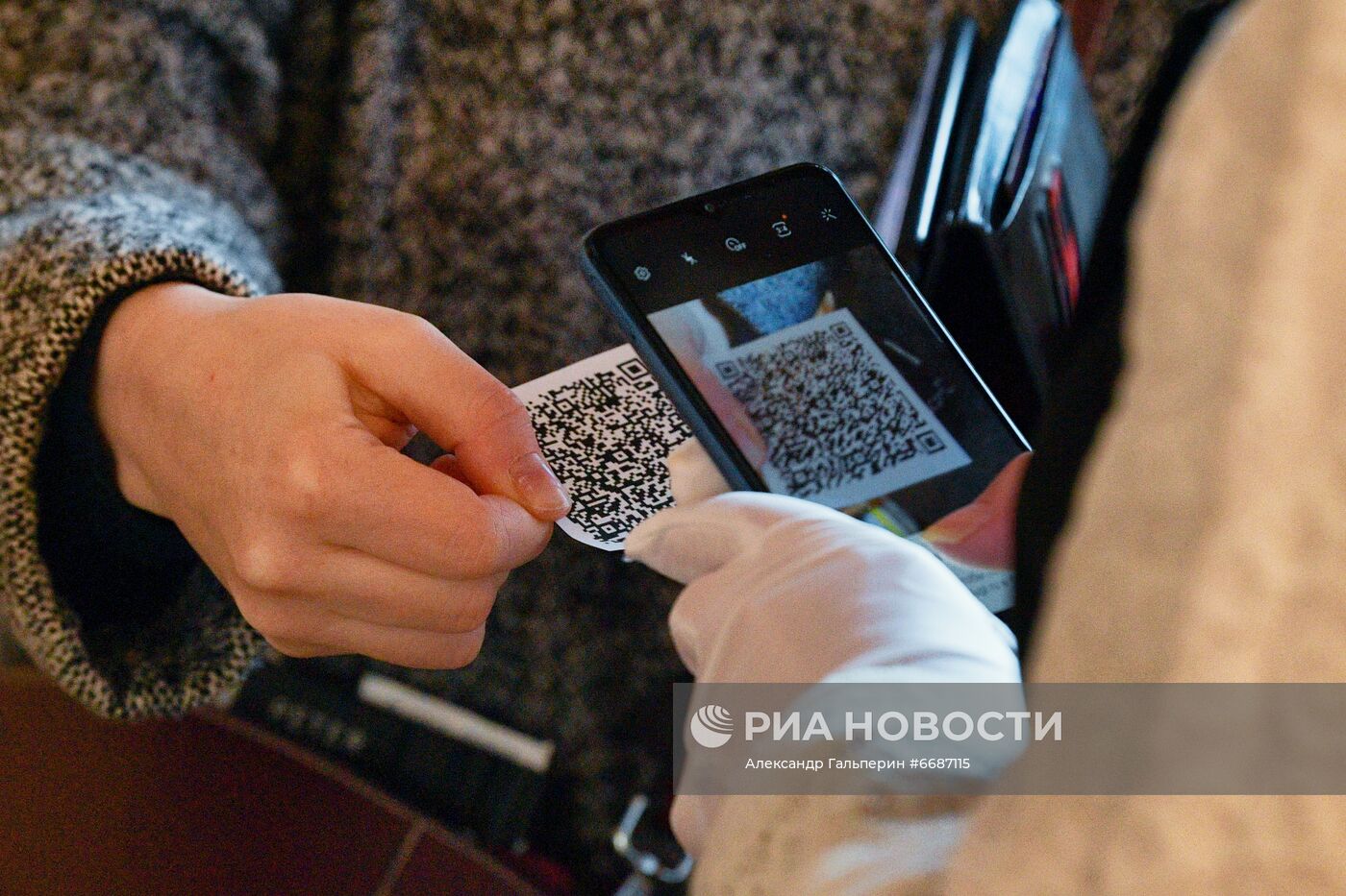 Петергоф начал работу по системе QR-кодов