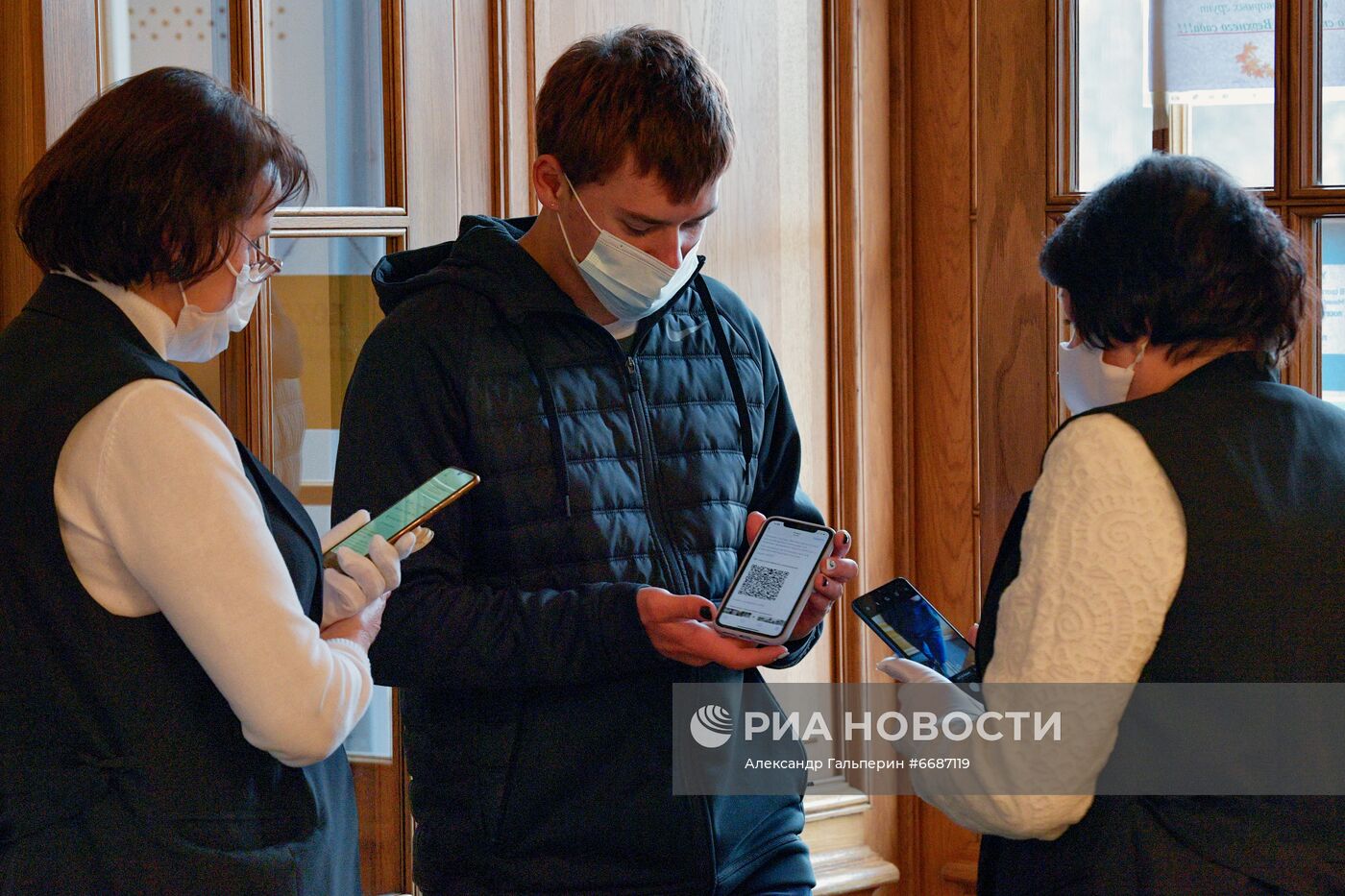 Петергоф начал работу по системе QR-кодов