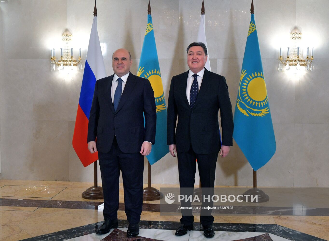 Премьер-министр РФ М. Мишустин встретился с премьер-министром Казахстана А. Маминым