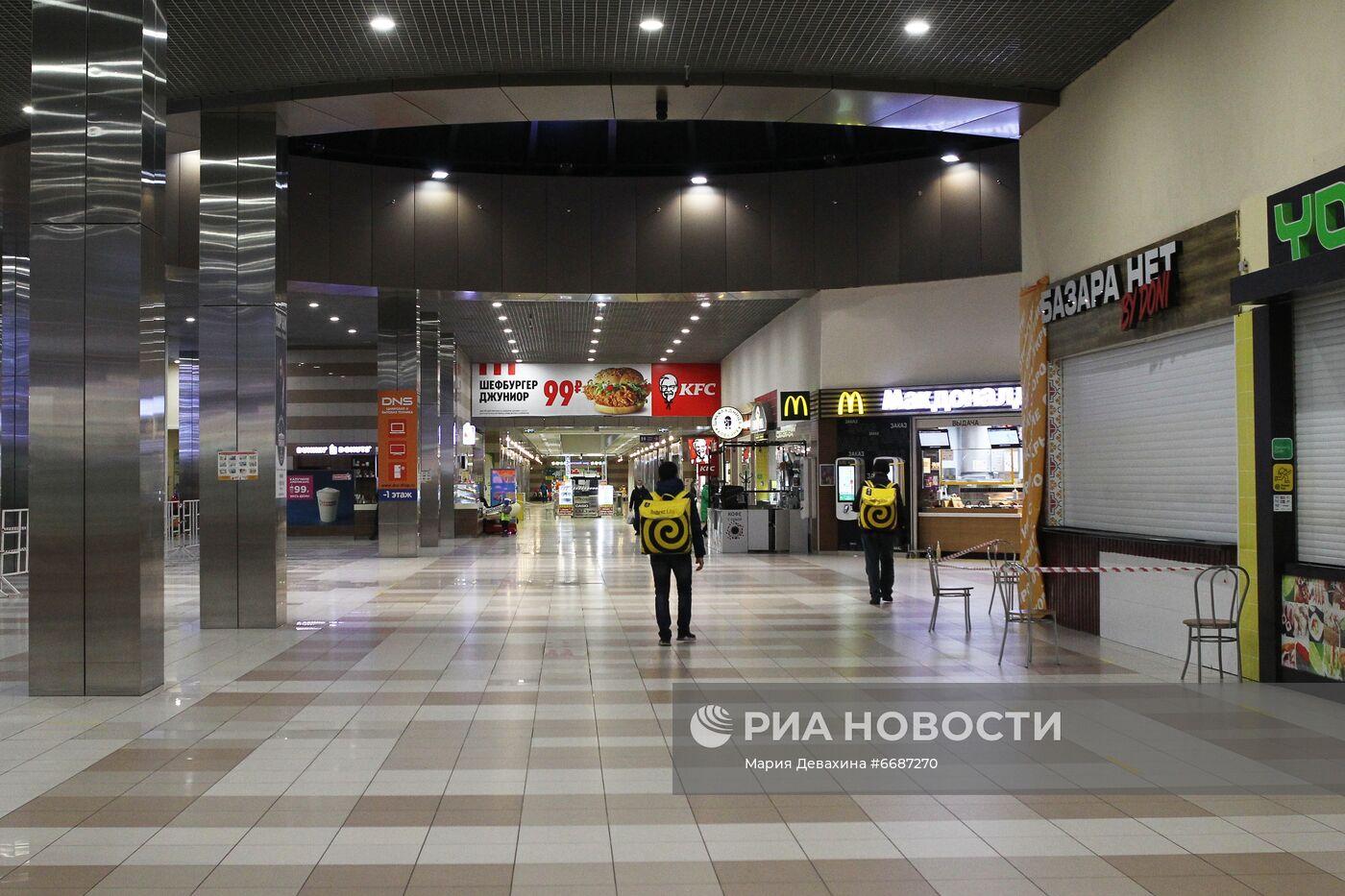 Кафе и торговые точки, закрытые в связи с ограничениями из-за распространения COVID-19 