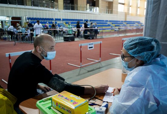 Крупный центр вакцинации от COVID-19 открылся в Тюмени