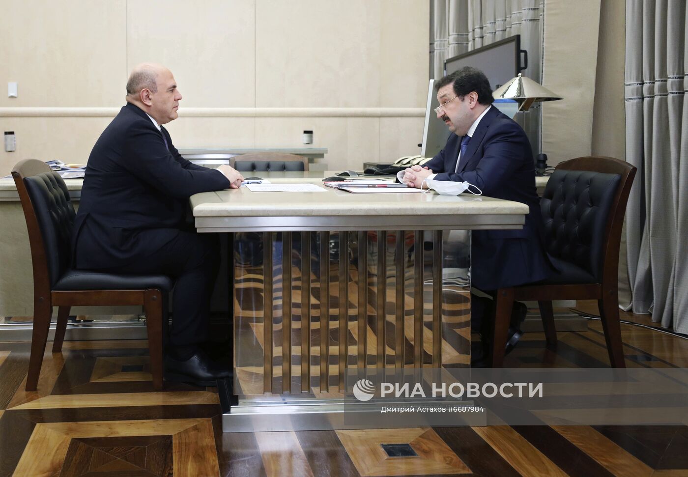 Премьер-министр РФ М. Мишустин встретился с ректором РАНХиГС В. Мау