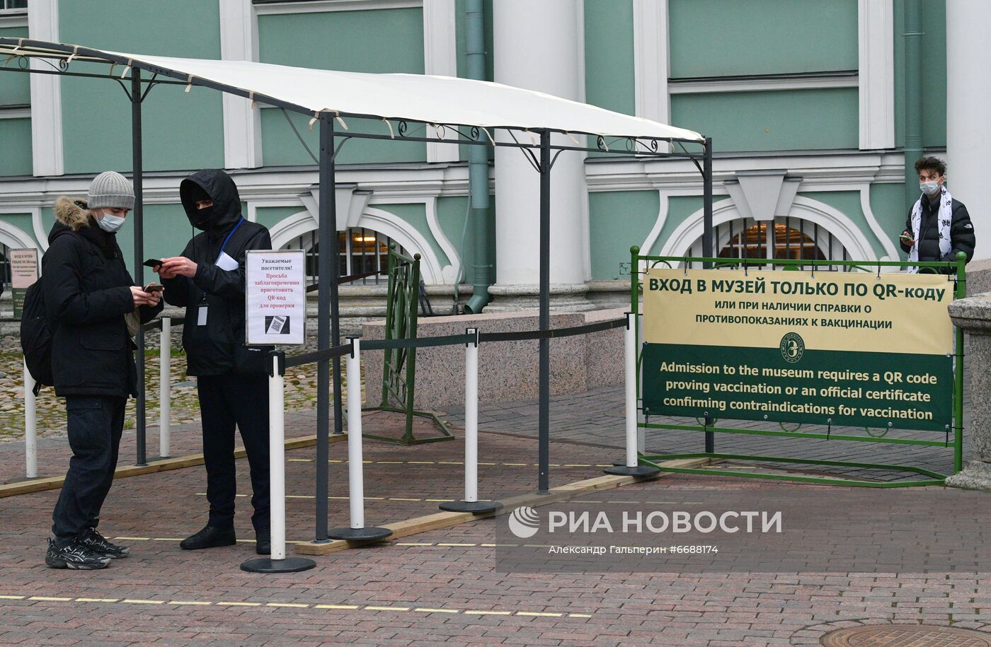 Эрмитаж начал работу по системе QR-кодов