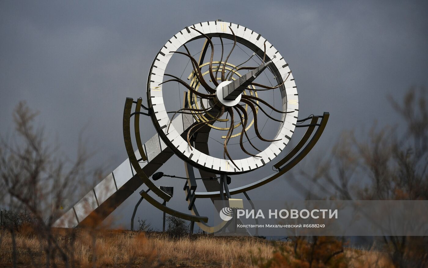 Арт-объект "Время" в Крыму
