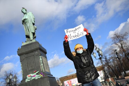 Полиция задержала людей, собиравшихся участвовать в несанкционированном "Русском марше" в Москве