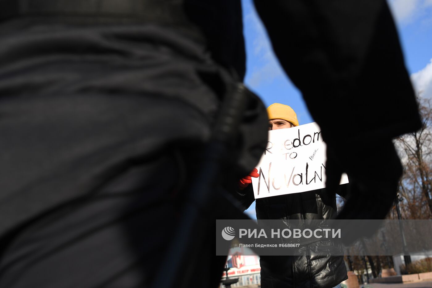 Полиция задержала людей, собиравшихся участвовать в несанкционированном "Русском марше" в Москве