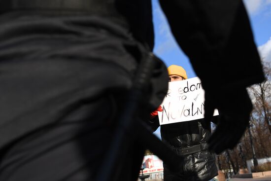 Полиция задержала людей, собиравшихся участвовать в несанкционированном "Русском марше" в Москве