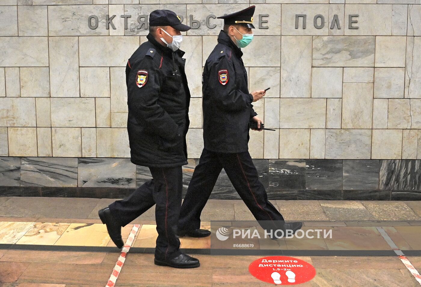 Полиция задержала людей, собиравшихся участвовать в несанкционированном "Русском марше" в Москве