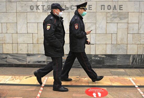 Полиция задержала людей, собиравшихся участвовать в несанкционированном "Русском марше" в Москве