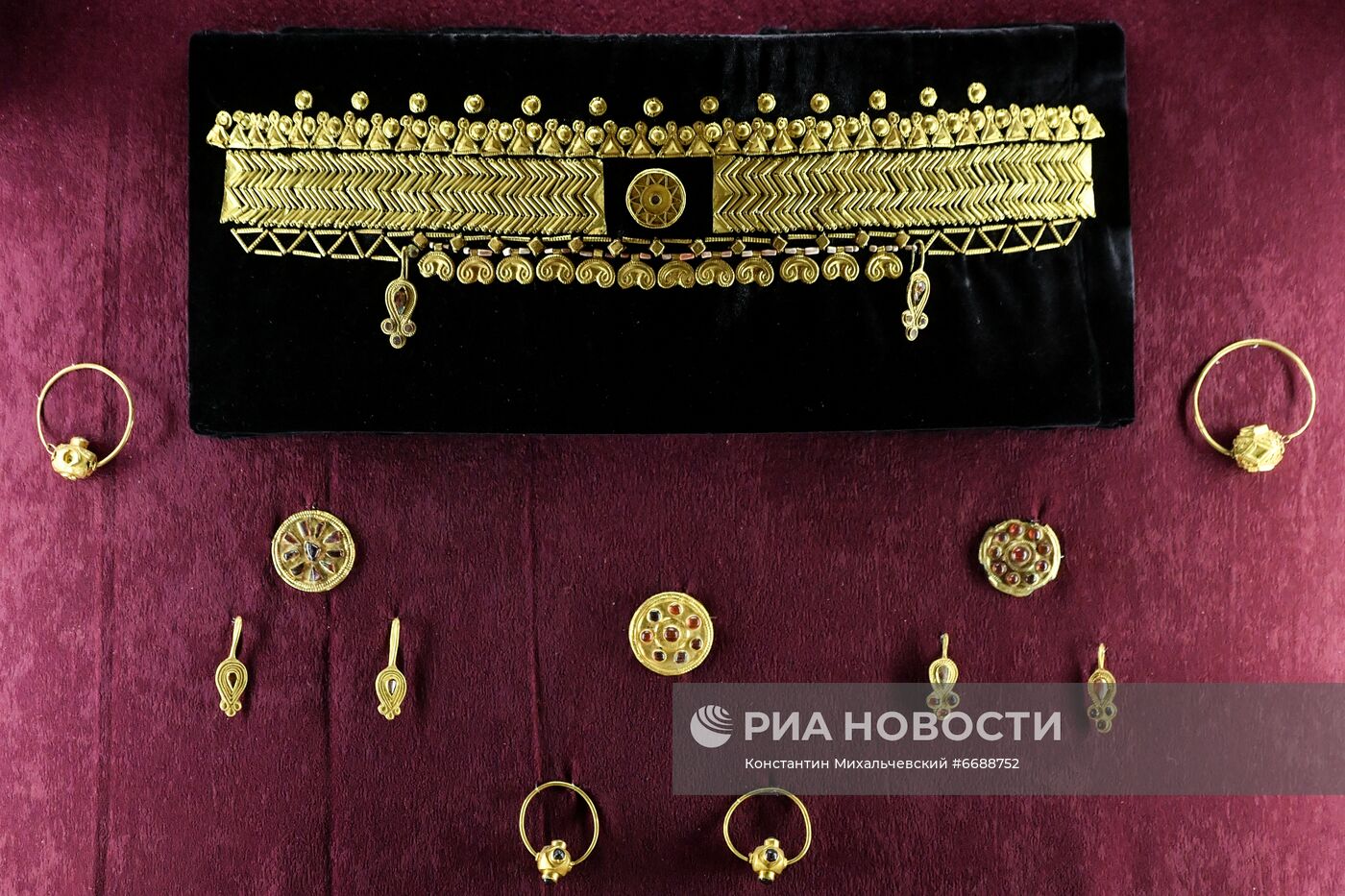 Коллекция скифского золота в Центральном музее Тавриды в Симферополе