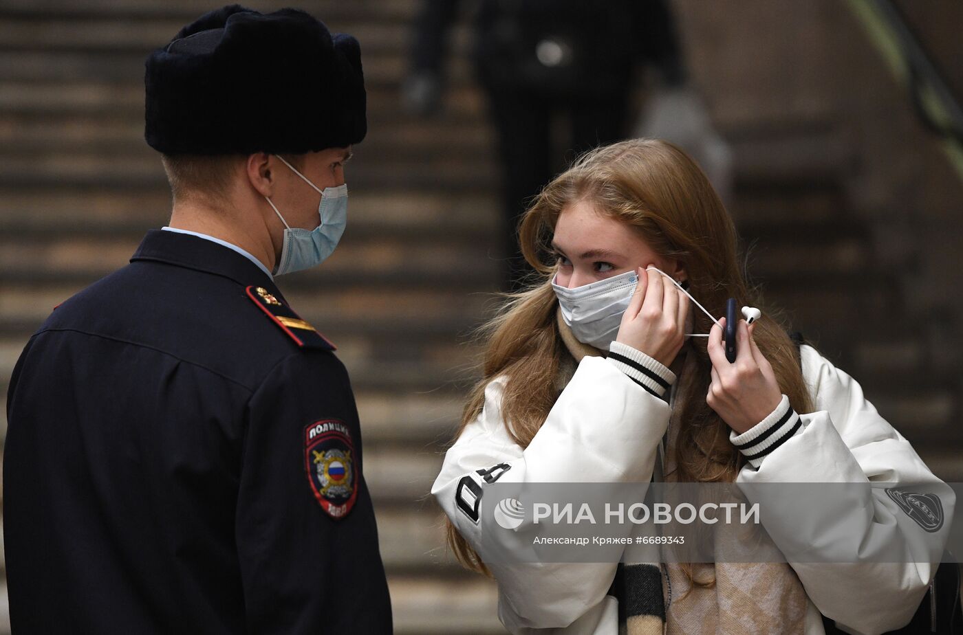 Рейд по соблюдению масочного режима в метрополитене 