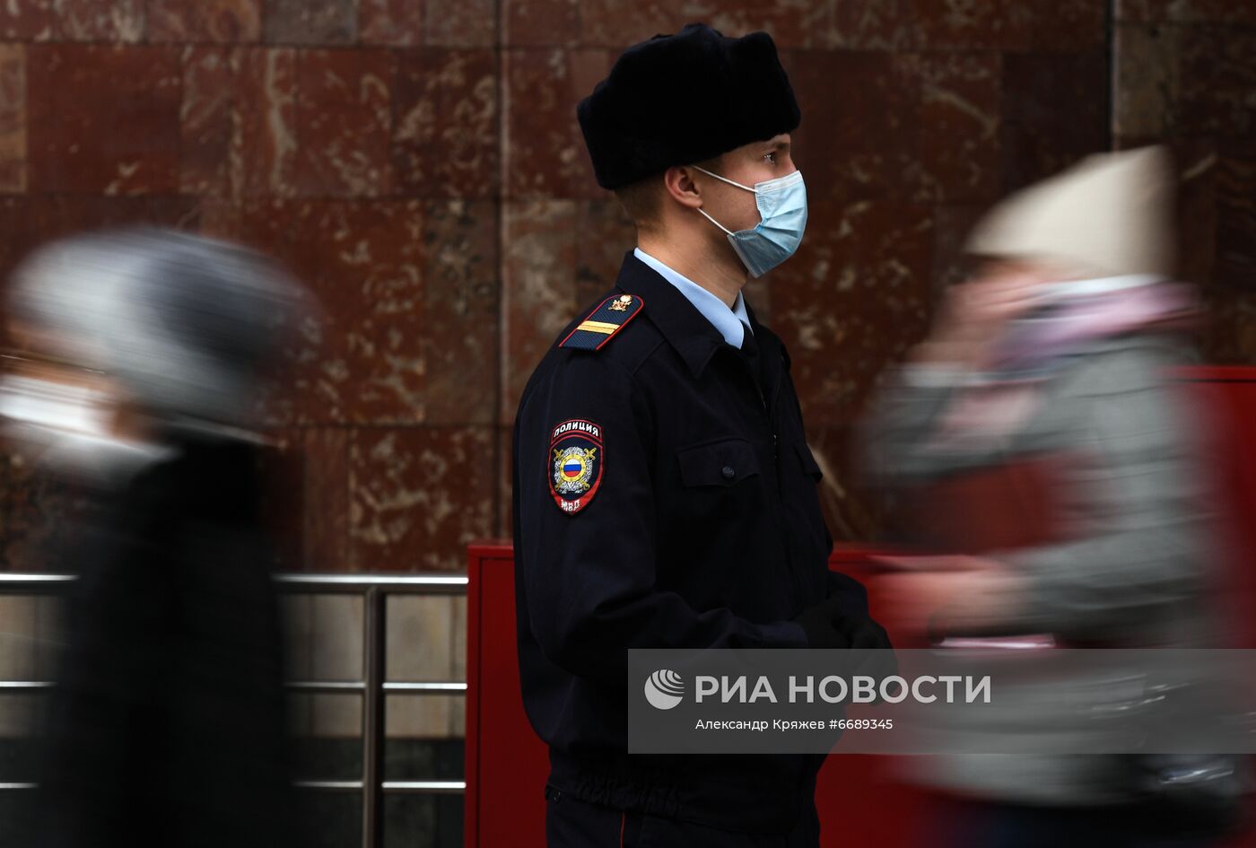 Рейд по соблюдению масочного режима в метрополитене 