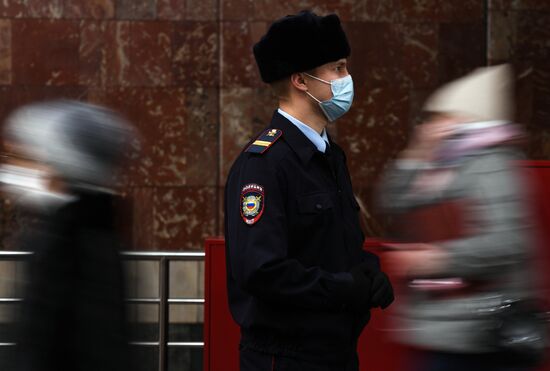 Рейд по соблюдению масочного режима в метрополитене 